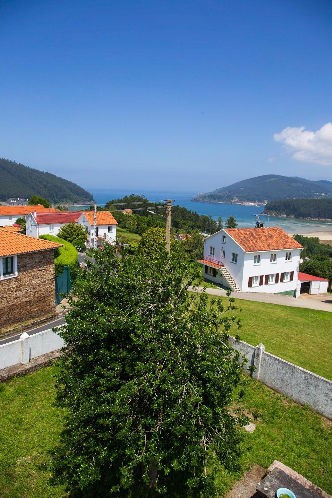 Beachfront Surf & Holiday House, Charming & Quiet Villarrube Kültér fotó